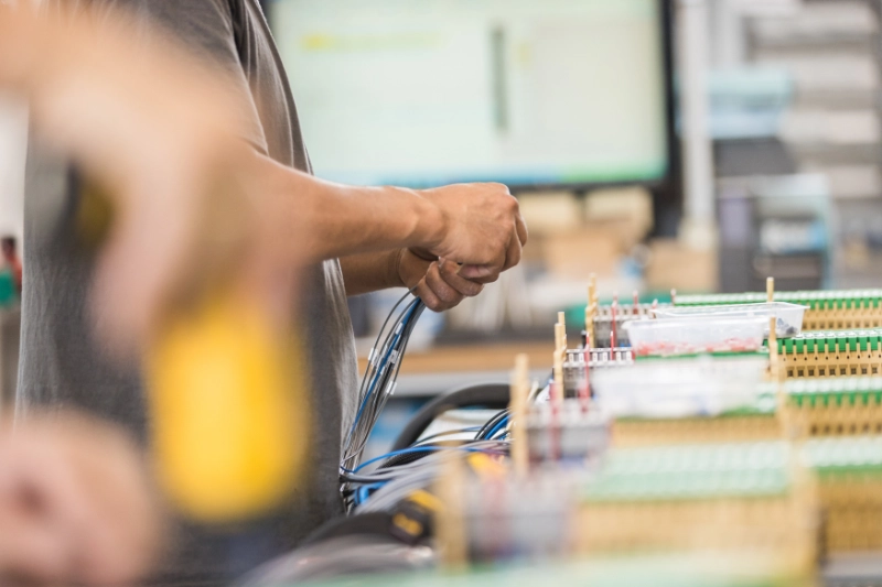 AdobeStock_1341726531 quadri-elettrici-per-automazione-controllo-e-distribuzione-a-torino